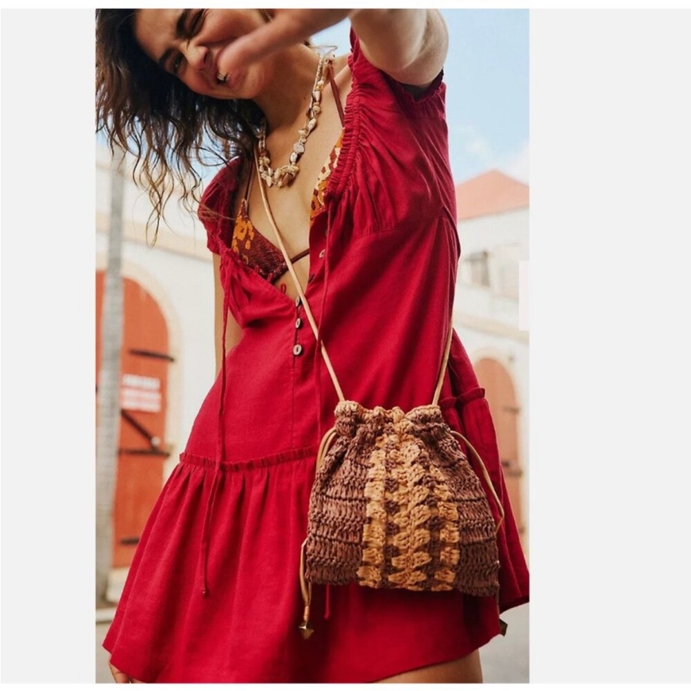 FREE PEOPLE Heatwave Mini Crossbody Woven Raffia Straw
Drawstring Bohemian